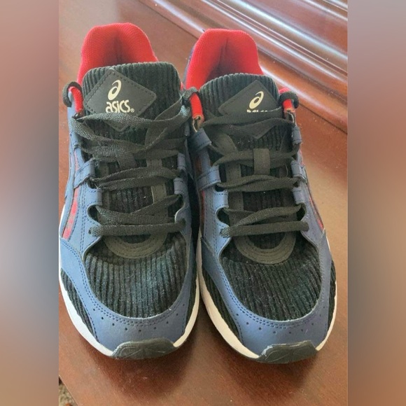 Men shoes size 11 worn once - Picture 2 of 5